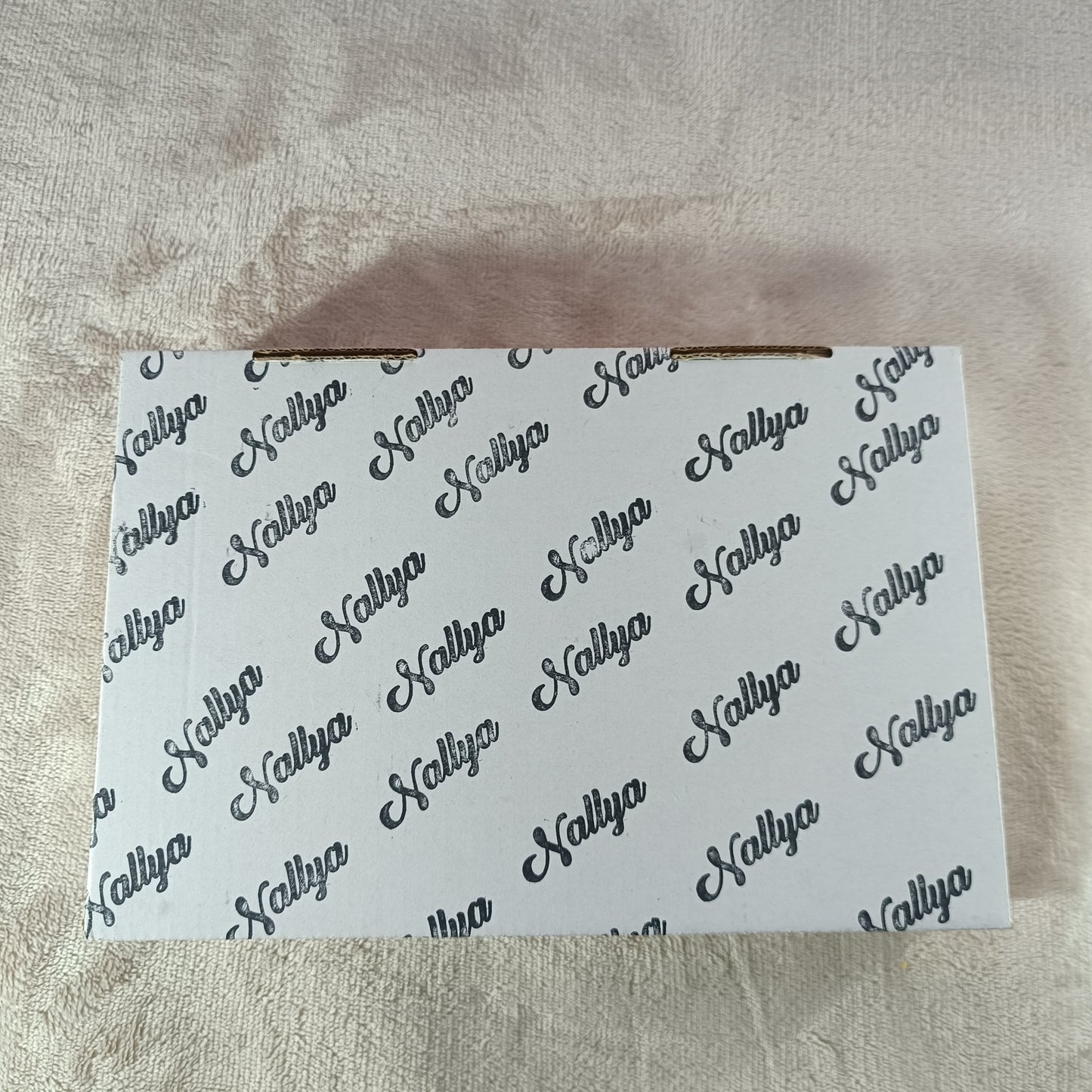 La BOX NALLYA -Edition de janvier ( bleu glacé & argent)